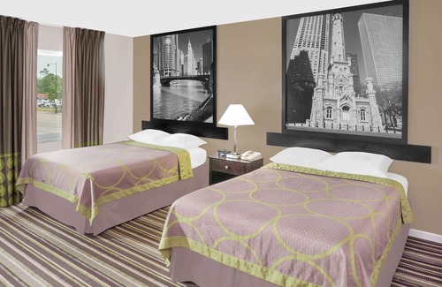 Morton Grove Hotel | Comfortable Super 8 by Wyndham Morton Grove with Breakfast