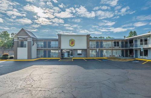 Morganton Hotel | Pet-Friendly Comfort at Super 8 by Wyndham Morganton