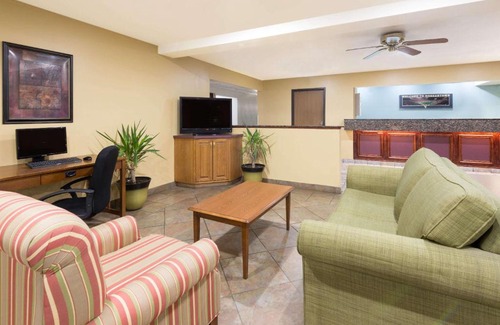 Dellslow Hotel | Convenient Stay at Super 8 by Wyndham Morgantown