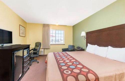 Moriarty Hotel | Convenient Super 8 by Wyndham Moriarty - Pet Friendly Stay