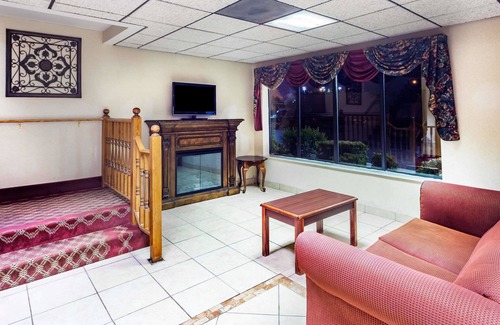 Morristown Hotel | Cozy Super 8 by Wyndham Morristown with Breakfast & Amenities
