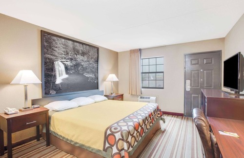 Morrilton Hotel | Comfortable Stay at Super 8 by Wyndham Morrilton with Pool