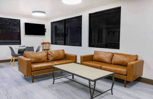 Kreole Hotel | Comfortable Stay at Super 8 by Wyndham Moss Point