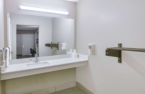 Kreole Hotel | Comfortable Stay at Super 8 by Wyndham Moss Point