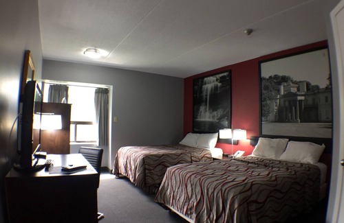 Hamilton Hotel | Convenient Super 8 by Wyndham near Hamilton Intl Airport