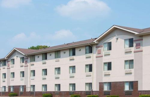 New Castle Hotel | Budget-Friendly Stay at Super 8 by Wyndham New Castle