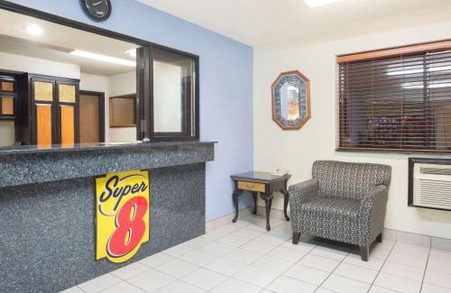 New Castle Hotel | Budget-Friendly Stay at Super 8 by Wyndham New Castle