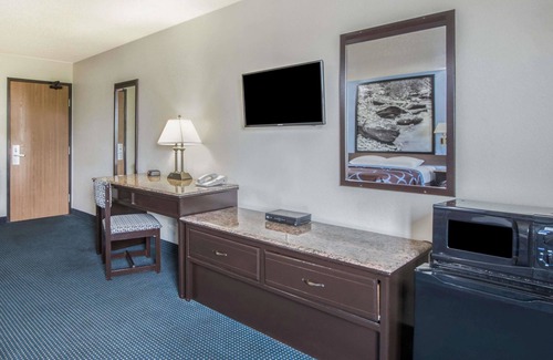 New Castle Hotel | Accessible Stay at Super 8 by Wyndham New Castle