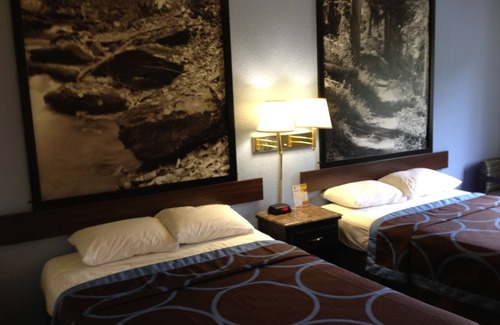New Castle Hotel | Accessible Stay at Super 8 by Wyndham New Castle