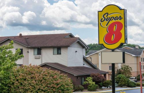 New Stanton Hotel | Pet-Friendly Comfort at Super 8 by Wyndham New Stanton
