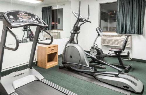 New Stanton Hotel | Pet-Friendly Comfort at Super 8 by Wyndham New Stanton