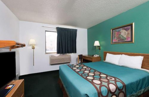 New Stanton Hotel | Pet-Friendly Comfort at Super 8 by Wyndham New Stanton