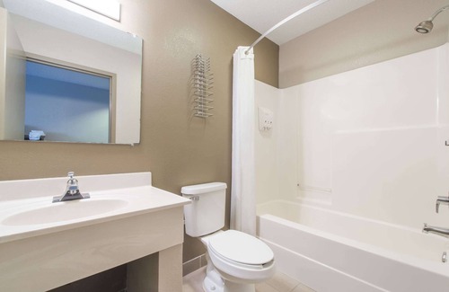 Niagara Falls Hotel | Comfortable Stay at Super 8 by Wyndham Niagara Falls NY
