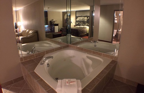 Niagara Falls Hotel | Comfortable Stay at Super 8 by Wyndham Niagara Falls NY
