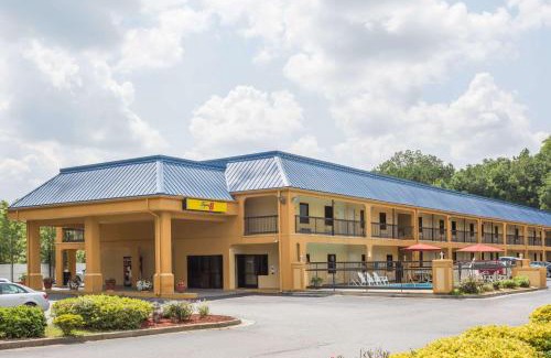 Norcross Hotel | Comfortable Stay at Super 8 Norcross with Pool & Breakfast