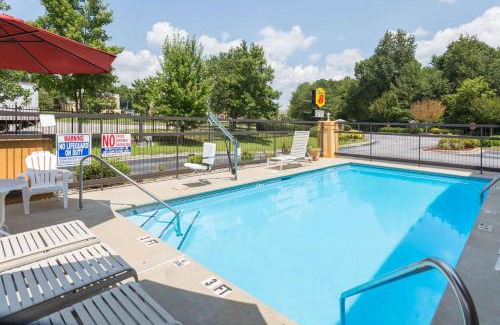 Norcross Hotel | Comfortable Stay at Super 8 Norcross with Pool & Breakfast