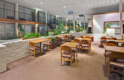 Norman Hotel | Cozy Stay at Super 8 by Wyndham Norman with Pool & Pets