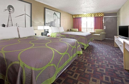 Norman Hotel | Cozy Stay at Super 8 by Wyndham Norman with Pool & Pets