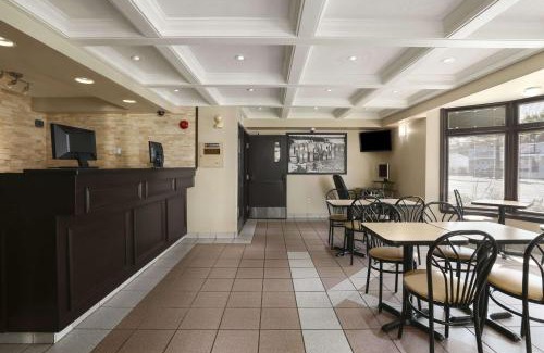 North Bay Hotel | Comfortable Stay at Super 8 by Wyndham North Bay