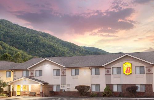 Norton Hotel | Convenient Super 8 by Wyndham Norton VA: Pet-Friendly Stay