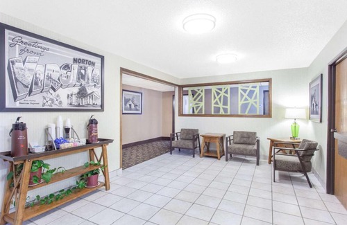 Norton Hotel | Convenient Super 8 by Wyndham Norton VA: Pet-Friendly Stay