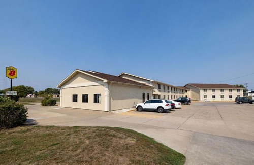 O'Neill Hotel | Budget-Friendly Stay at Super 8 by Wyndham O Neill, NE