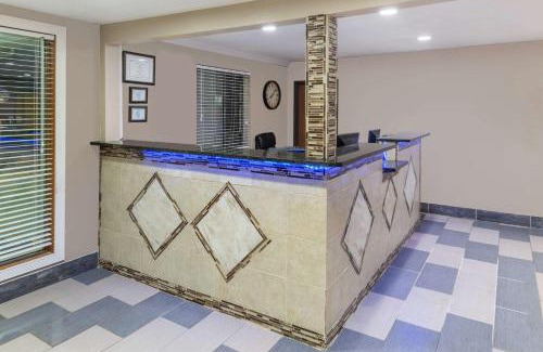 Okawville Hotel | Cozy Stay at Super 8 by Wyndham Okawville - Pet Friendly