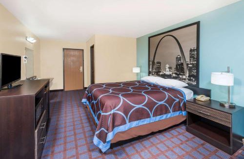 Okawville Hotel | Cozy Stay at Super 8 by Wyndham Okawville - Pet Friendly