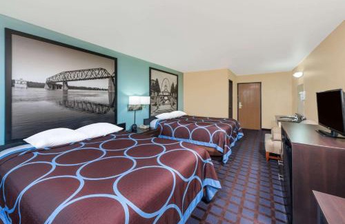 Okawville Hotel | Cozy Stay at Super 8 by Wyndham Okawville - Pet Friendly