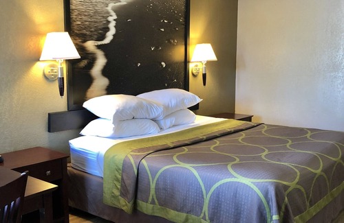 National Gardens Hotel | Budget-Friendly Stay at Super 8 by Wyndham Ormond Beach