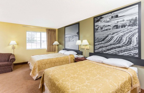 Osage Hotel | Convenient Stay at Super 8 by Wyndham Osage with Breakfast