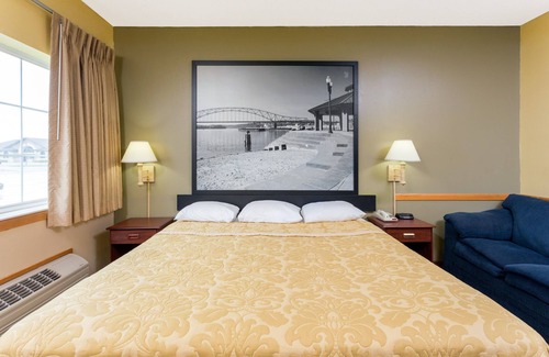 Osage Hotel | Convenient Stay at Super 8 by Wyndham Osage with Breakfast