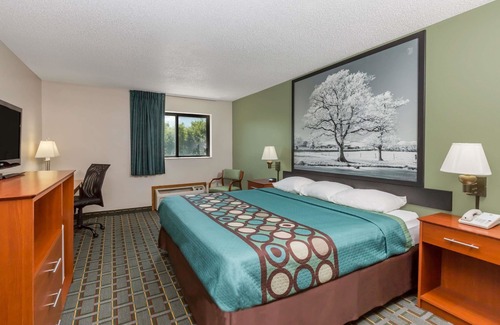 Osceola Hotel | Eco-Friendly Stay at Super 8 by Wyndham Osceola IA