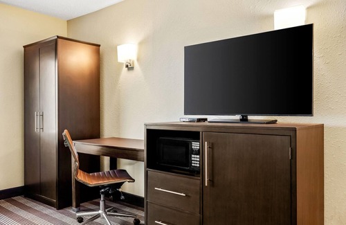 Osseo Hotel | Comfortable Stay at Super 8 by Wyndham Osseo, WI