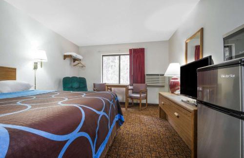 Park Rapids Hotel | Pet-Friendly Retreat at Super 8 by Wyndham Park Rapids