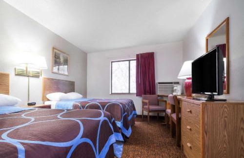 Park Rapids Hotel | Pet-Friendly Retreat at Super 8 by Wyndham Park Rapids