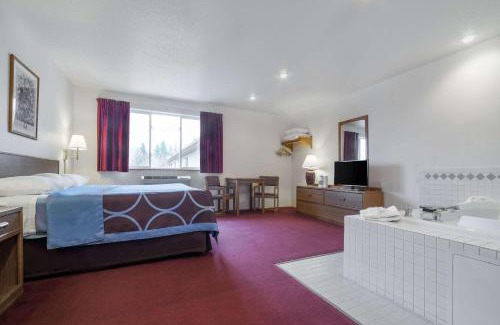 Park Rapids Hotel | Pet-Friendly Retreat at Super 8 by Wyndham Park Rapids