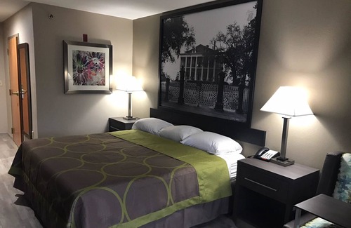 Kreole Hotel | Inviting Stay at Super 8 by Wyndham Pascagoula with Pool