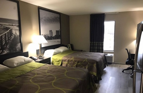 Kreole Hotel | Inviting Stay at Super 8 by Wyndham Pascagoula with Pool