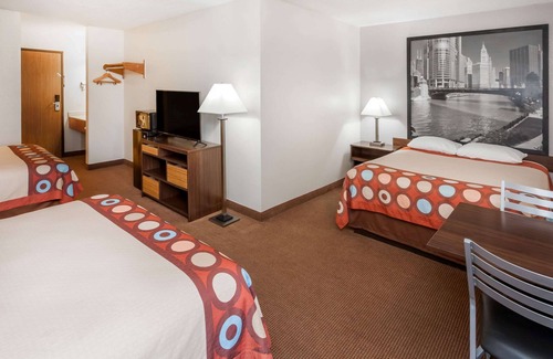 Pekin Hotel | Convenient Super 8 by Wyndham: Pool & Breakfast Included