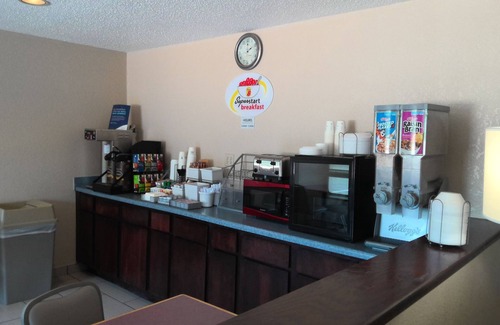 Perry Hotel | Budget-Friendly Stay at Super 8 by Wyndham Perry