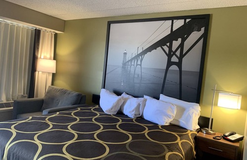 Petoskey Hotel | Comfortable Stay at Super 8 by Wyndham Petoskey with Pool