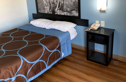 Alhambra Hotel | Budget-Friendly Stay at Super 8 by Wyndham Phoenix West