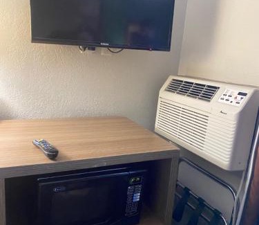 Pierre Hotel | Pet-Friendly Escape at Super 8 by Wyndham Pierre SD
