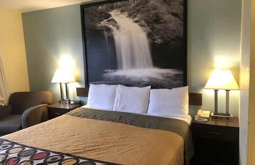 Plover Hotel | Affordable Stay at Super 8 by Wyndham in Plover Area
