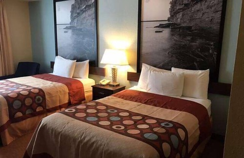 Plover Hotel | Affordable Stay at Super 8 by Wyndham in Plover Area