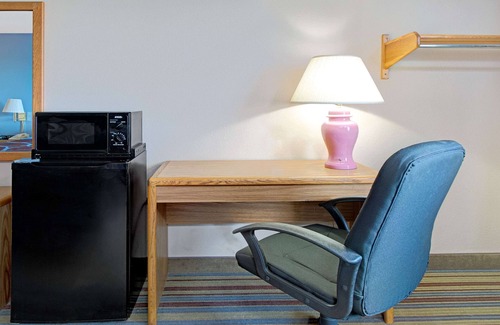 Mitchell Hotel | Comfortable Stay at Super 8 by Wyndham Pontoon Beach