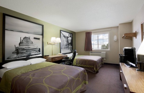 Pulaski Hotel | Comfortable Stay at Super 8 by Wyndham Pulaski with Breakfast