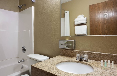 Pulaski Hotel | Comfortable Stay at Super 8 by Wyndham Pulaski with Breakfast
