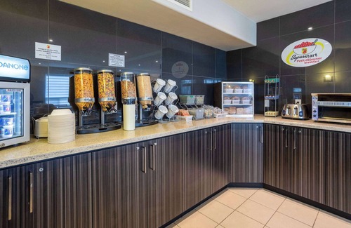 Ste. Foy Hotel | Explore Super 8 by Wyndham Quebec City - Family-Friendly Stay